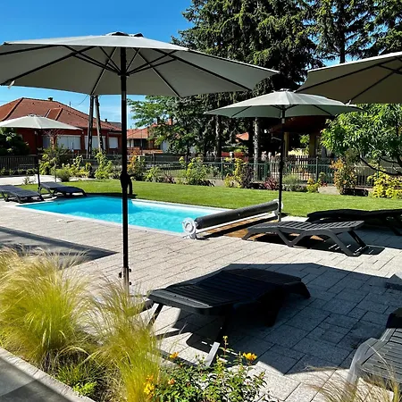 Boglár Apartamento *