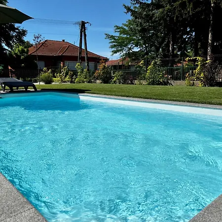 Boglár Apartamento *